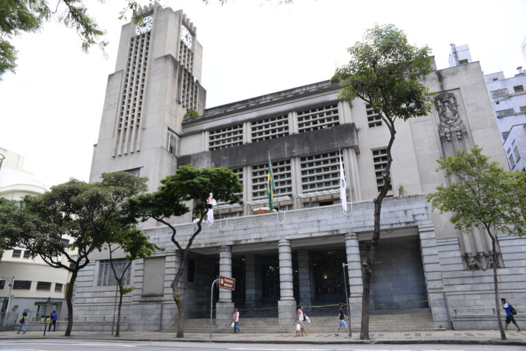 Fachada da PBH