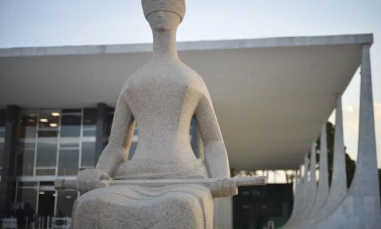 Estátua A Justiça, do STF