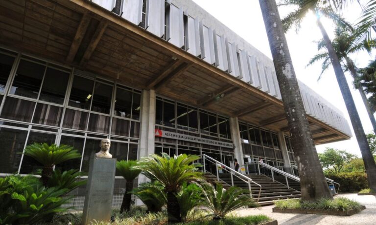 A fachada da Assembleia de Minas