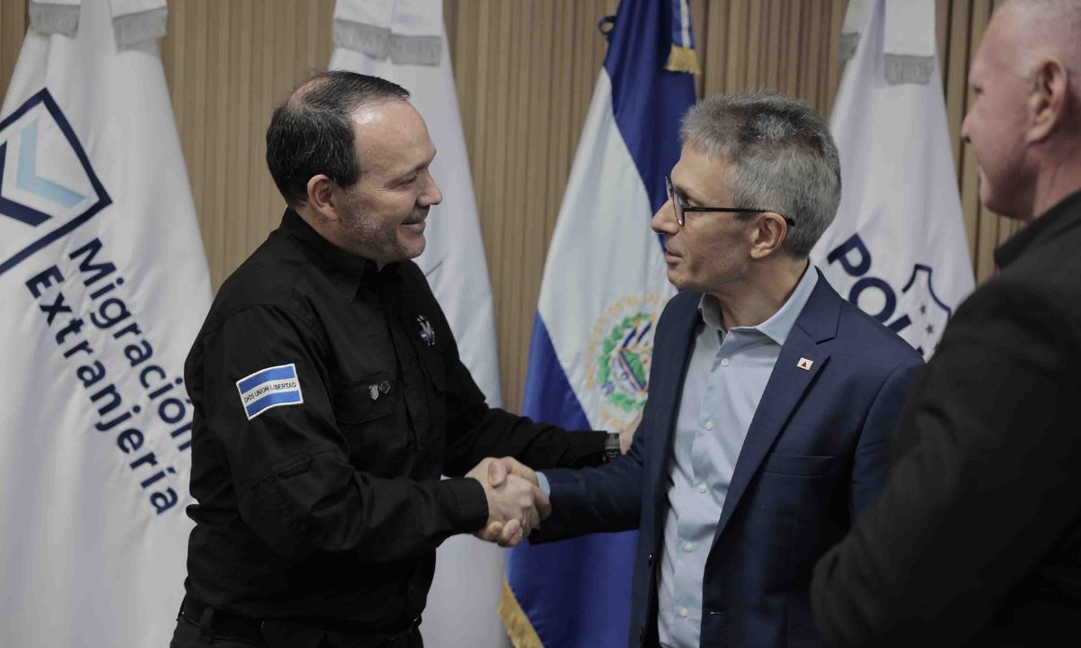 Zema e o ministro da Justiça de Bukele, Gustavo Villatoro
