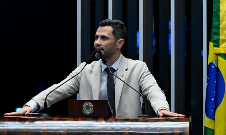O senador Cleitinho